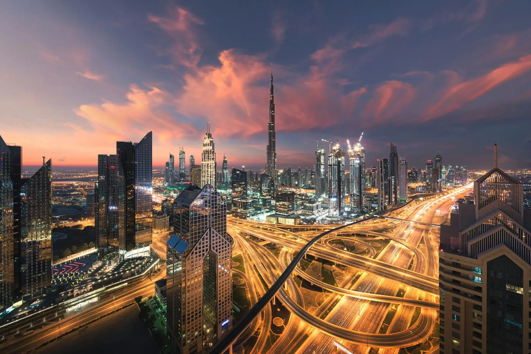 Arranha-céus de Dubai à noite