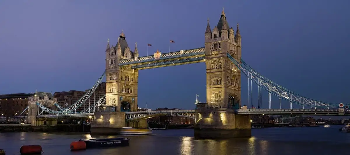 Tower Bridge, em Londres
