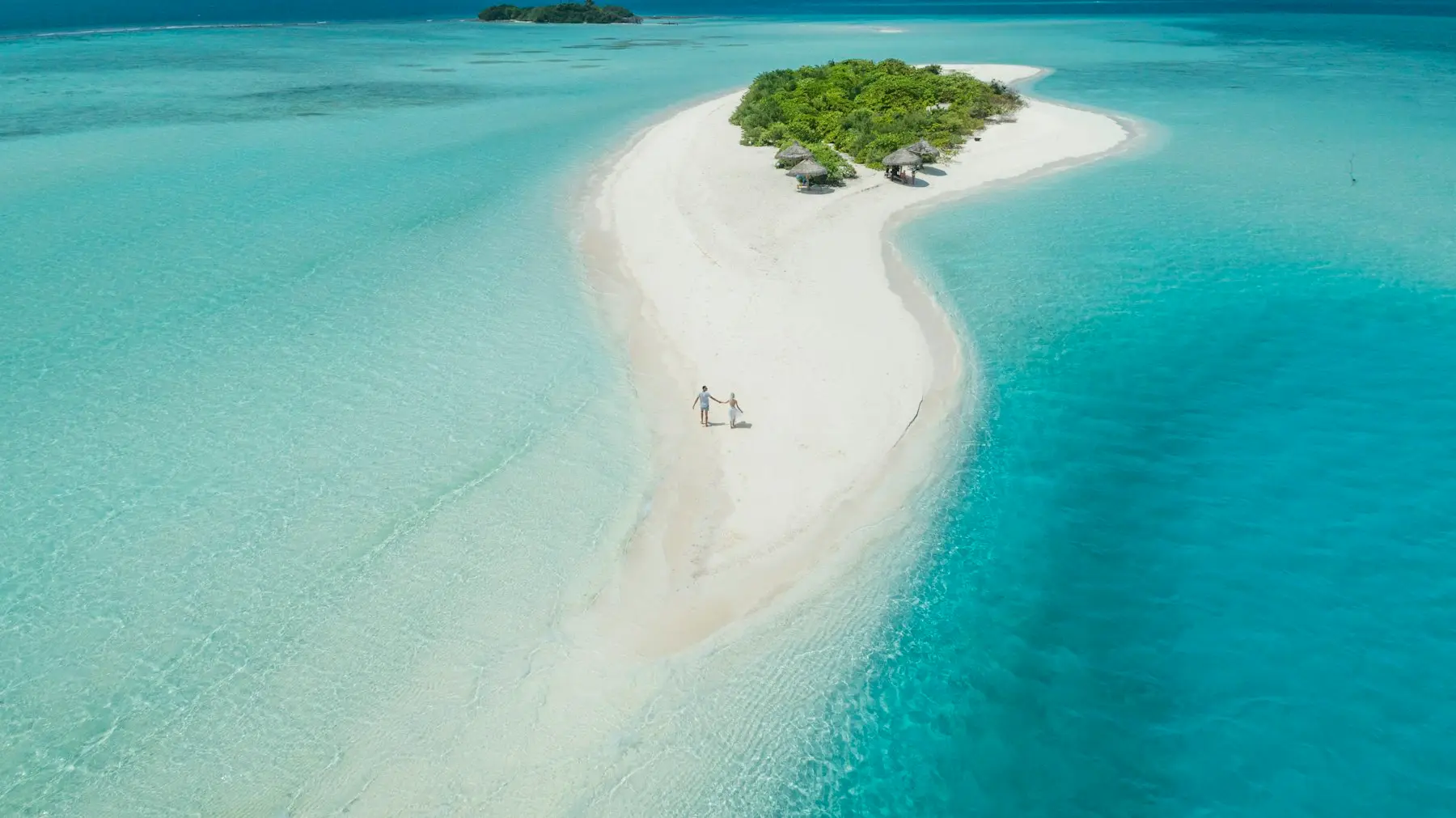 Banco de areia e mar turquesa vistos do alto